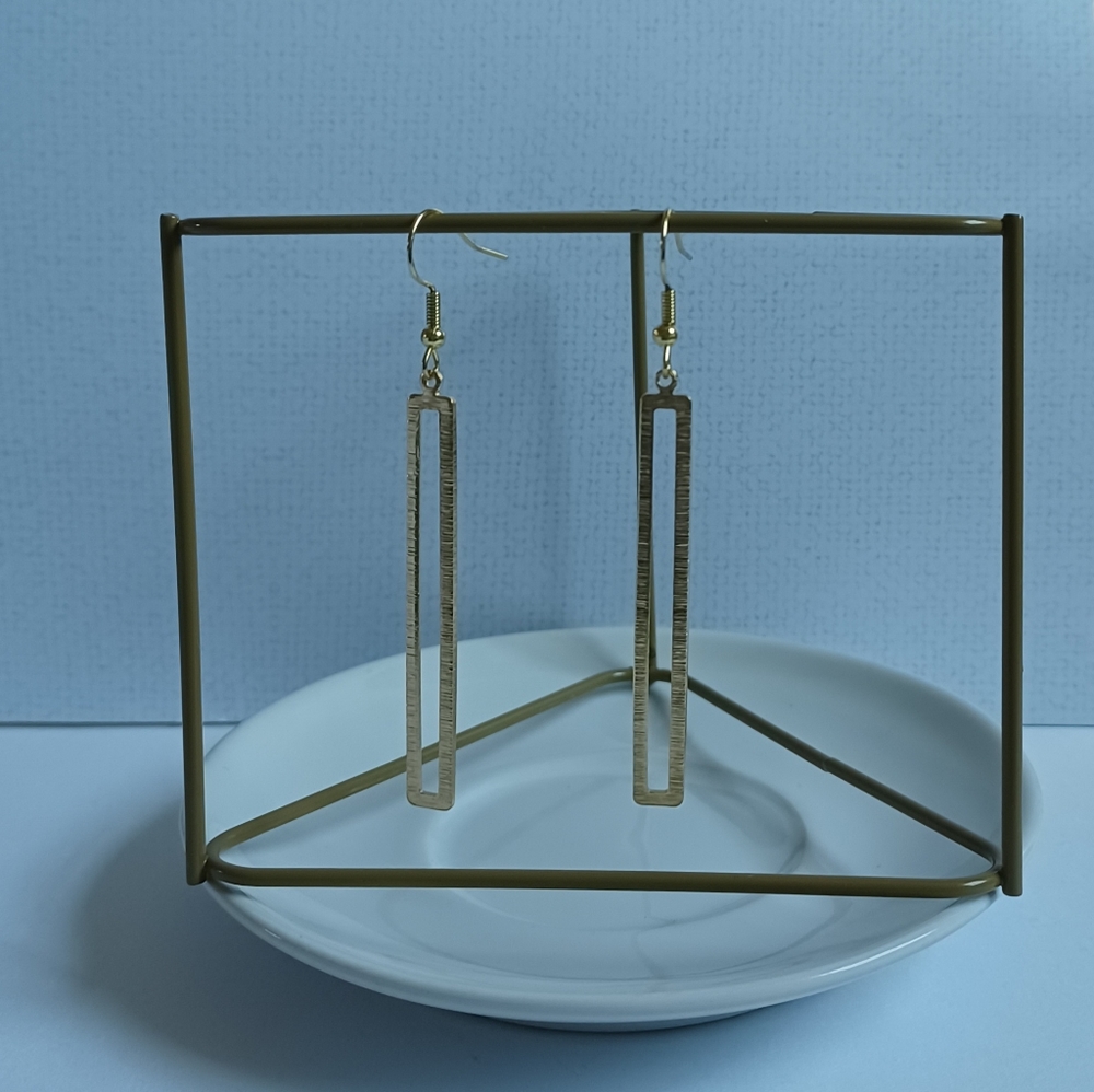 Linear gold textured earrings